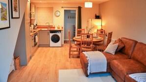 House | Living room - Pet-friendly Countryside Holiday Home, No Deposit (Cheltenham)