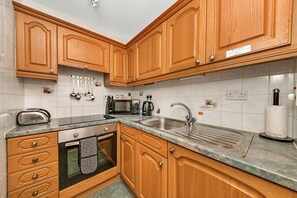 Private kitchen - Lodge in Thirsk With Scenic Trails & Spa (Thirsk)