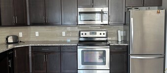Netflix & Chill in Modern 2BR Condo in Calgary
Close to Everything, Mountains