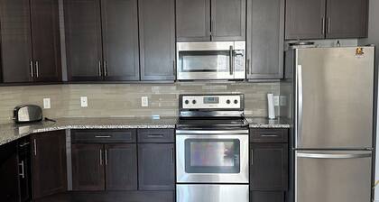 Netflix & Chill in Modern 2BR Condo in Calgary
Close to Everything, Mountains