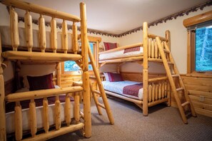 Deluxe Cabin, 6 Bedrooms, Air conditioning, Lake View | Extra beds