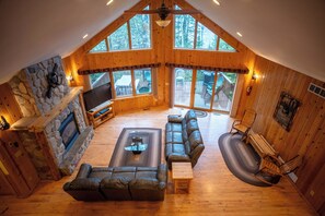 Living area - Timber Bay Lodge & Houseboats (Babbitt)