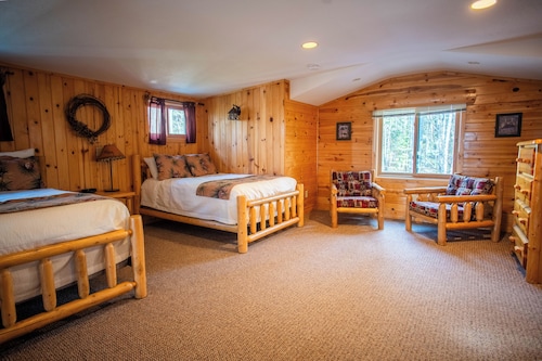 Timber Bay Lodge & Houseboats