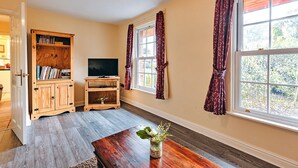 Living room - 2 Bedroom Cottage in Dorrington, No Deposit (Shrewsbury)