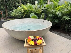 Outdoor spa tub