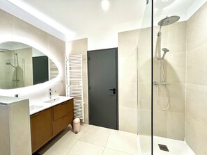 Shower, eco-friendly toiletries, hair dryer, towels