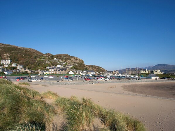 Beach nearby - Penygrisiau (Barmouth)