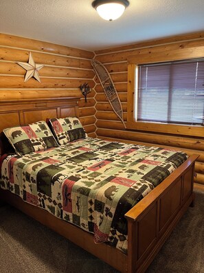 3 bedrooms, iron/ironing board, WiFi, bed sheets - Charming 3-bedroom cabin in Victor only 25 miles from Jackson Hole, pet friendly (Victor)