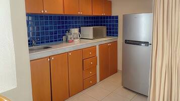 Fridge, microwave, coffee/tea maker