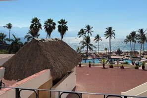 Property grounds - Spacious, ideal for excursions, with beach access! (Puerto Vallarta)