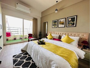 1 bedroom, iron/ironing board, WiFi, bed sheets - Golden Bliss By Buddies Home (Greater Noida)