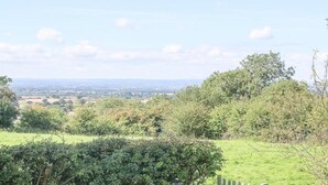 A rural landscape with a view of distant fields and a clear sky. - Cottage in Thirsk With Private Hot Tub (Thirsk)