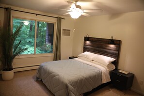 2 bedrooms, desk, free WiFi, bed sheets