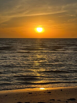 Beach - Breathtaking water view of Ostego Bay - Fort Myers Beach
2 bedroom/2 bath condo (Fort Myers Beach)