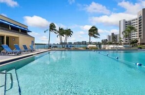 Piscine extérieure, piscine chauffée