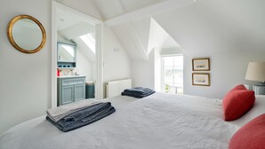 Unclassified image, 5 of 40, button - Cottage in Monmouthshire Near Wye Valley (Cwmbran)
