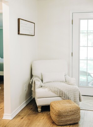 Interior - Charming 3-bedroom house with AC, WiFi, Fire Pit, Grill, 5 minute walk to beach! (Dr.Gulfport)