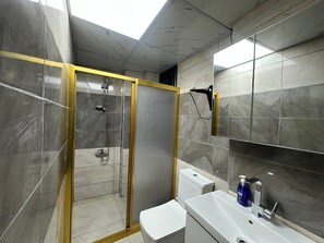 Chambre classique double | Salle de bain | Serviettes fournies