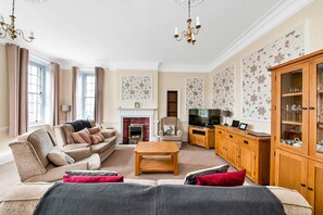 Apartment | Living area | Fireplace - Cottage in Thirsk Near Scenic Trails (Thirsk)