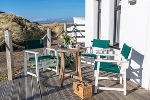 Cottage | Balcony - Cottage in South Walney Nature Reserve, No Deposit (Barrow-in-Furness)