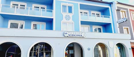 Fachada de la propiedad