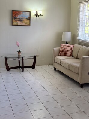 Living area - Cosy and quiet retreat, overlooking the blue lagoon. Enjoy the clean crisp air. (Port Antonio)