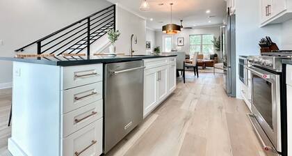 Watula on the Square - Luxury Downtown Retreat