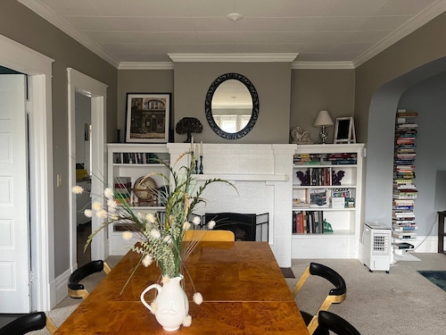 Charming 4-bedroom house with AC, WiFi in downtown Port Clinton!