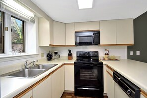 Frigorífic, microones, forn i placa de cuina