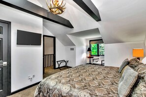 4 bedrooms, desk, iron/ironing board, travel cot