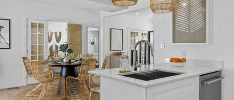 Mikrowelle, Ofen, Herdplatte, Geschirrspüler