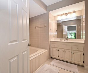 Hair dryer, towels - Chestnut 3 | Fireplace, Restaurant, Pool, Spa (Blowing Rock)