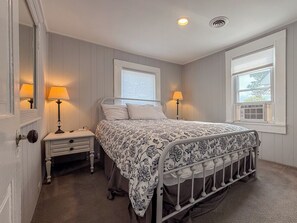 3 bedrooms, WiFi, bed sheets - Sandy Cheeks – Where Coastal Charm Meets Modern Comfort<br> (Cape Charles)
