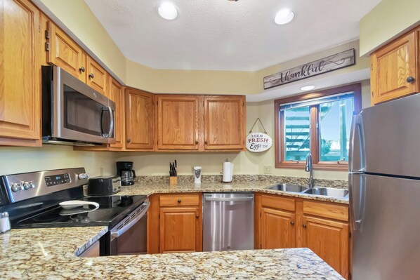 Fridge, microwave, oven, stovetop - Rhododendron 2 | Fireplace, Restaurant, Pool, Spa (Blowing Rock)