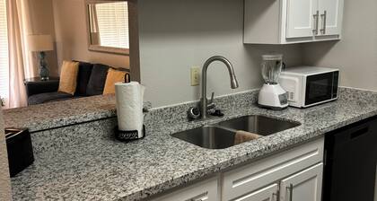 Charming 1-bedroom apartment in cool Houston with AC, WiFi