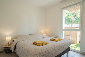 2 bedrooms, travel crib, WiFi