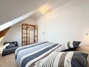 3 bedrooms, travel cot, WiFi