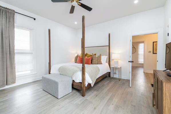 2 bedrooms, iron/ironing board, WiFi, bed sheets