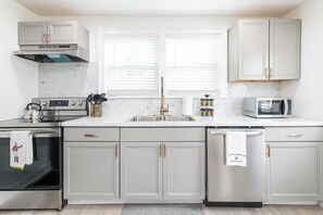 Micro-ondas, fogão, cooktop, lava-louças