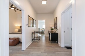 2 chambres, fer et planche à repasser, Wi-Fi, draps fournis