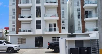 Stay at luxurious exclusive condo 10 minute walk from caleta beach