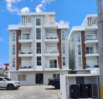 Stay at luxurious exclusive condo 10 minute walk from caleta beach