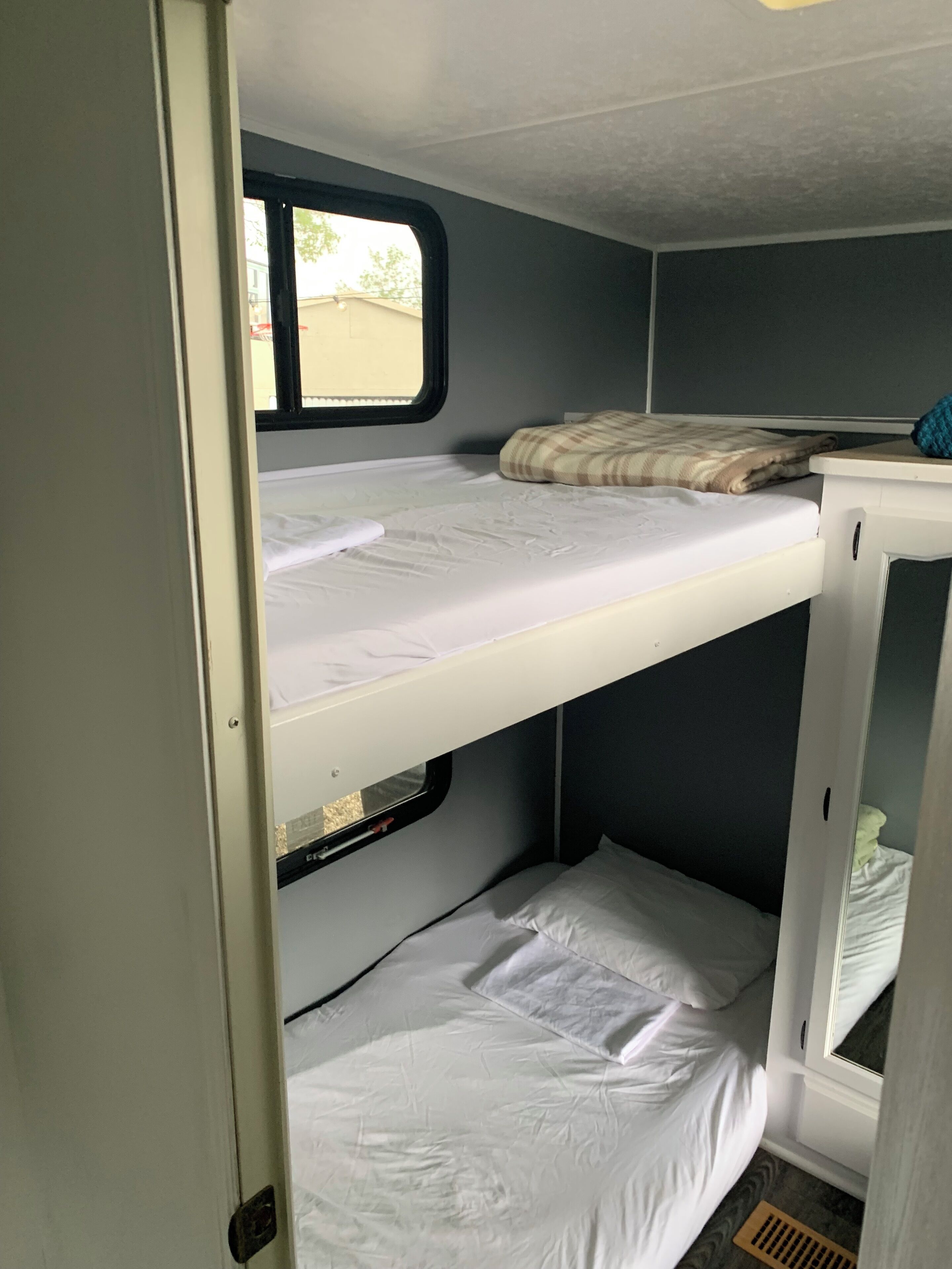 4 soverom, wi-fi (inkludert) og sengetøy