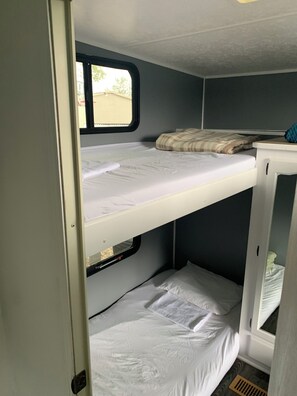 4 habitaciones, wifi gratis y ropa de cama 