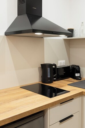 Fridge, microwave, oven, stovetop - Charming studio in delightful Metz Cathedral with WiFi (Metz)