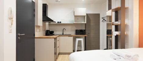 In-room safe, desk, iron/ironing board, WiFi