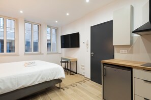 Zimmersafe, Schreibtisch, Bügeleisen/Bügelbrett, WLAN
