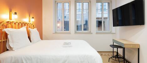 In-room safe, desk, iron/ironing board, WiFi