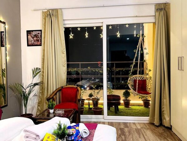 1 dormitori, planxa i posts de planxar, wifi i roba de llit