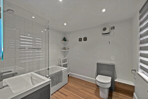 Cottage | Bathroom